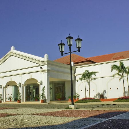 Ilocos Norte Hotel & Convention Center Laoag Exterior foto