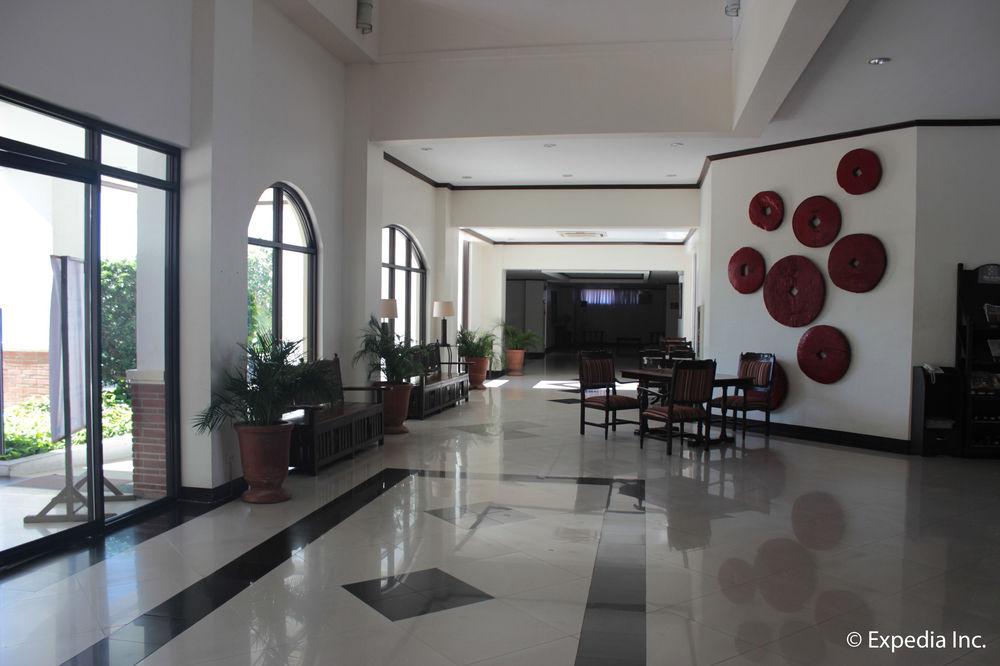 Ilocos Norte Hotel & Convention Center Laoag Exterior foto