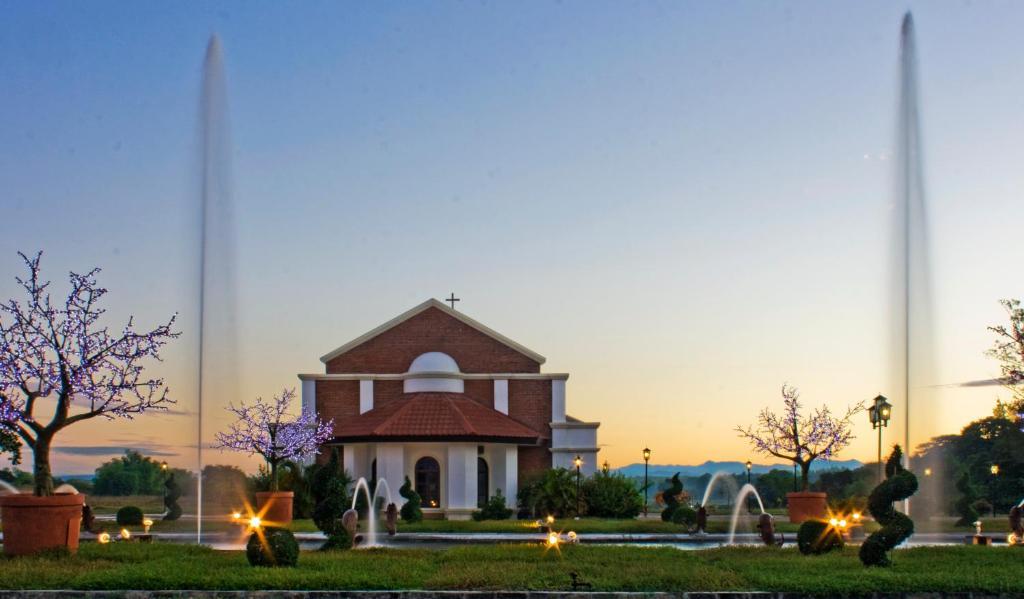 Ilocos Norte Hotel & Convention Center Laoag Exterior foto