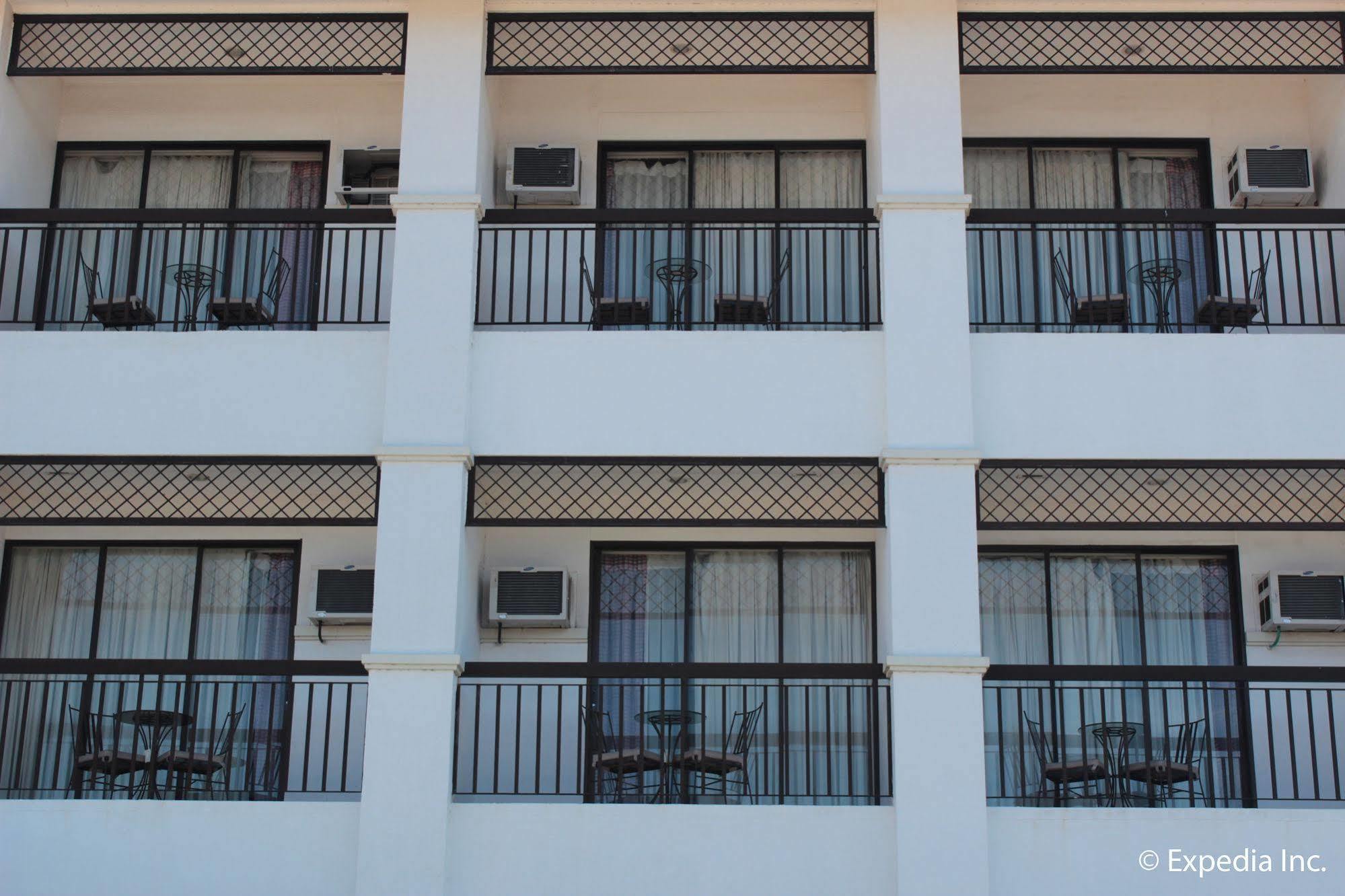 Ilocos Norte Hotel & Convention Center Laoag Exterior foto