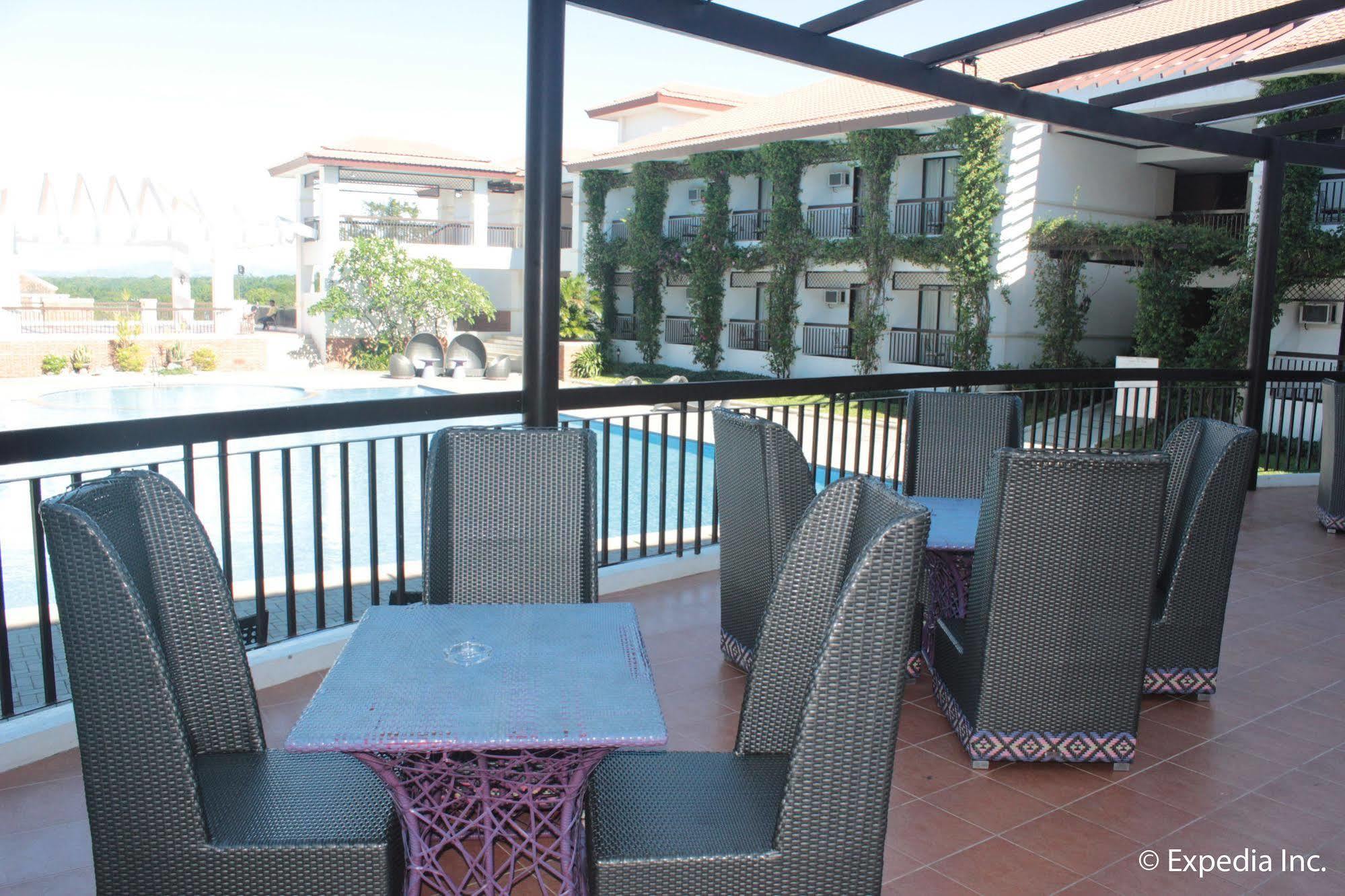 Ilocos Norte Hotel & Convention Center Laoag Exterior foto