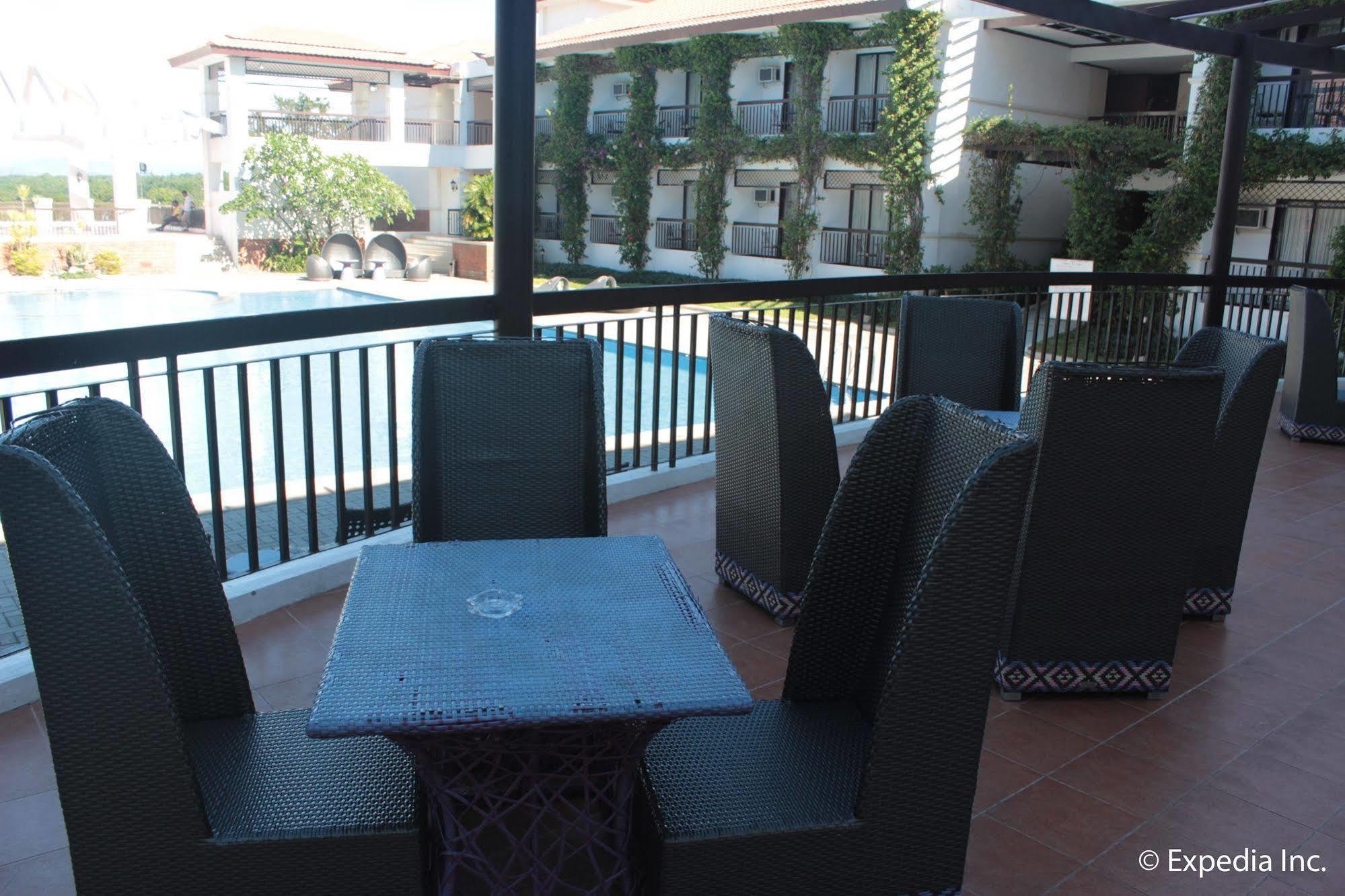 Ilocos Norte Hotel & Convention Center Laoag Exterior foto