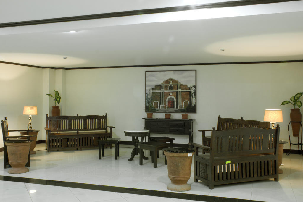 Ilocos Norte Hotel & Convention Center Laoag Exterior foto