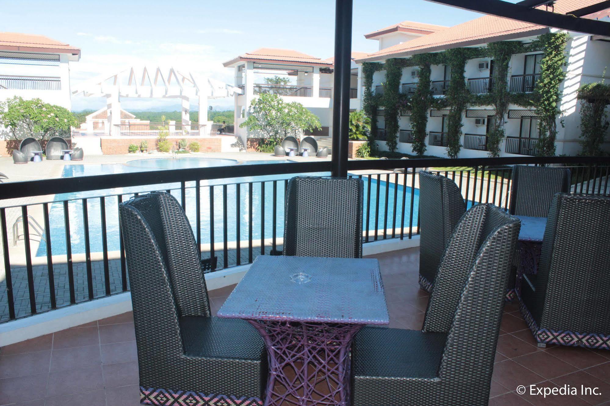 Ilocos Norte Hotel & Convention Center Laoag Exterior foto